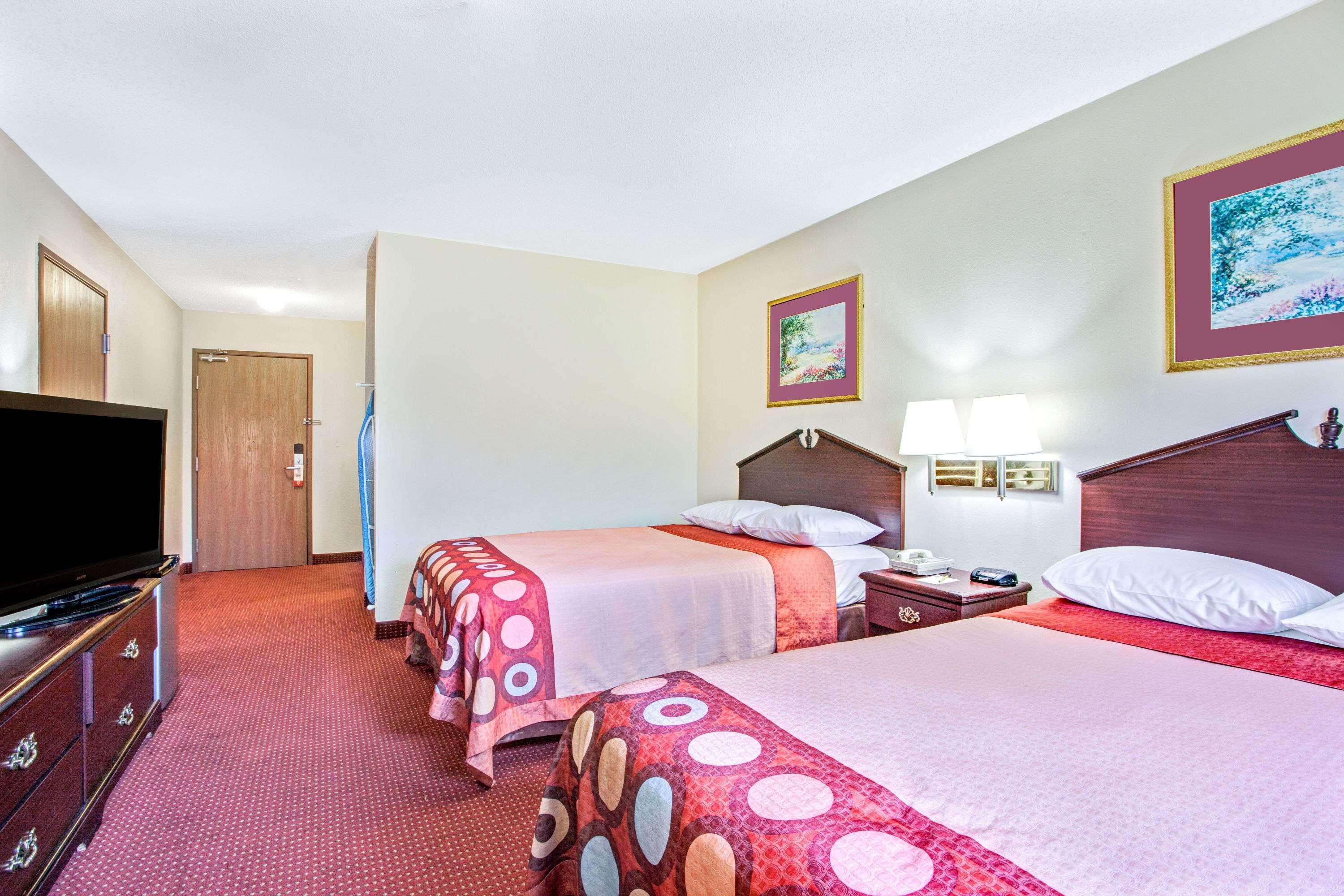 Hotel Super 8 By Wyndham Clinton Zewnętrze zdjęcie