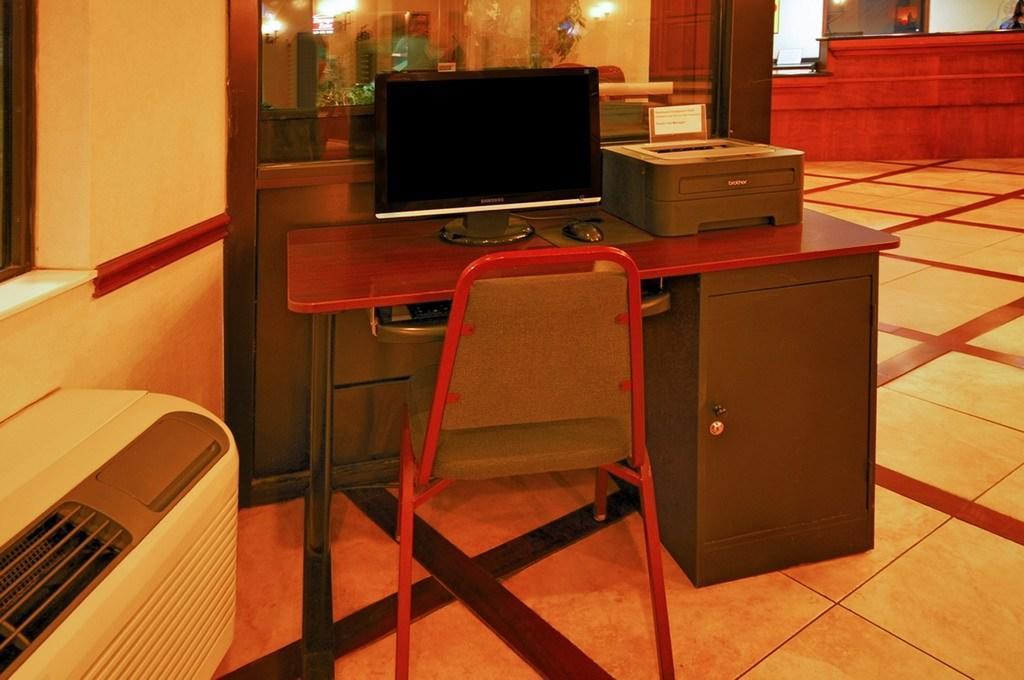 Hotel Super 8 By Wyndham Clinton Zewnętrze zdjęcie
